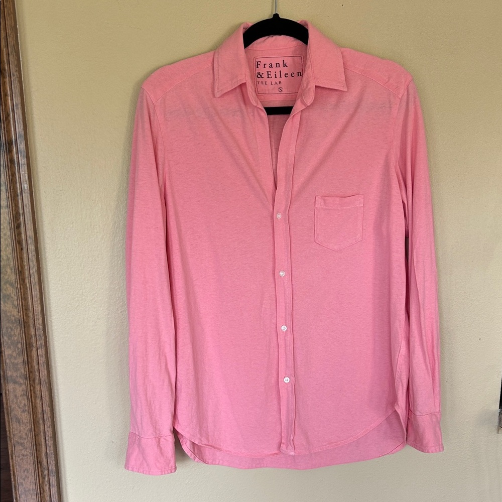 Frank and Eileen size small button down blouse